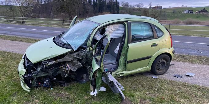 Drei Verletzte - Verkehrsunfall in Menznau: Strasse war gesperrt