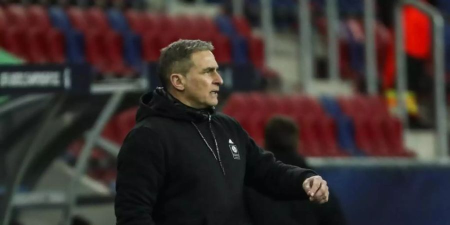 Für Stefan Kuntz und seine U21 geht es gegen die Niederlande um den Einzug in die K.o.-Phase. Foto: Csaba Domotor/dpa