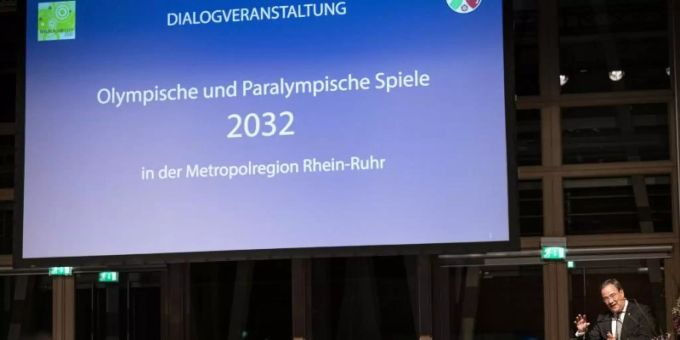 NRW-Ministerpräsident Armin Laschet nimmt 2020 an einer Presseveranstaltung der Olympia-Initiative Rhein-Ruhr teil. Foto: Fabian Sommer/dpa NRW-Ministerpräsident Armin Laschet nimmt 2020 an einer Presseveranstaltung der Olympia-Initiative Rhein-Ruhr teil. Foto: Fabian Sommer/dpa