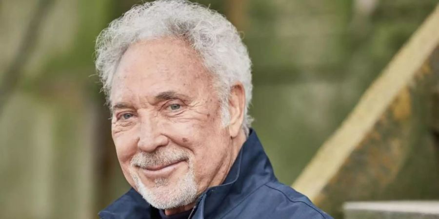 Der walisische Sänger Tom Jones. Der 80-Jährige hat nichts von seiner Stimmgewalt eingebüsst. Foto: EMI/Universal Music/dpa