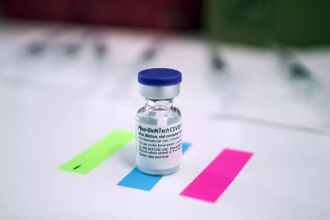 Impfstoff von Biontech und Pfizer. Die Unternehmen üben seit Dienstag einen weltweiten Rückruf. Biontech Pfizer