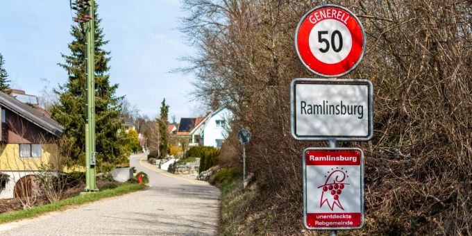 Ortsschild der Gemeinde Ramlinsburg. Ortsschild der Gemeinde Ramlinsburg.