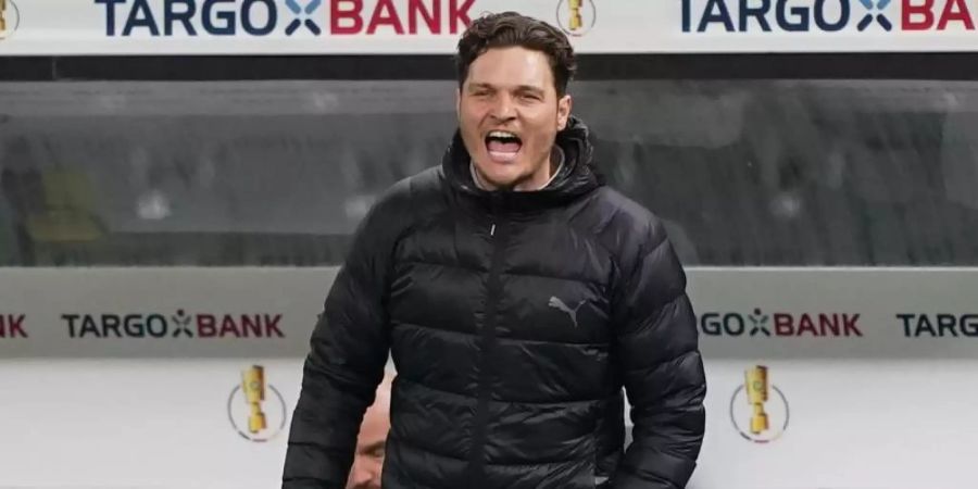 Dortmunds Trainer Edin Terzic könnte den BVB trotz der Erfolge verlassen. Grund: Marco Rose kommt. Eintracht Frankfurt ist jetzt interessiert.