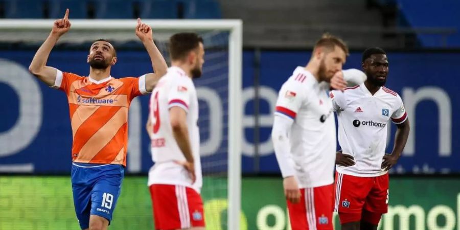 Darmstadts Serdar Dursun (l) traf zum zwischenzeitlichen 2:0. Foto: Christian Charisius/dpa