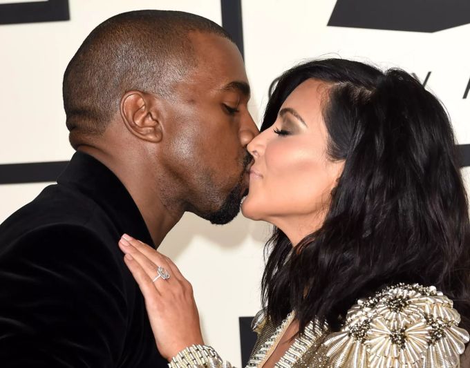 Kim Kardashians Verlobungsring (hier 2015 in L.A.) war bis zu vier Millionen Franken Wert. kim kardashian
