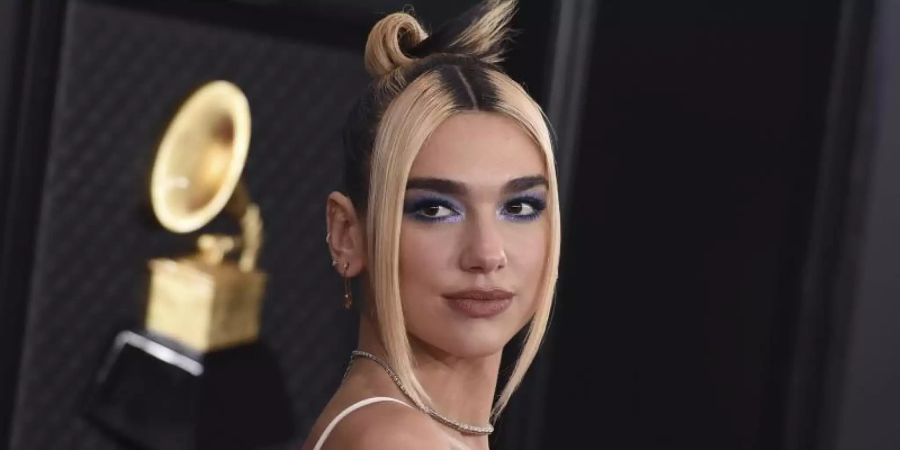 Dua Lipa ist bei den Brit Awards in drei Kategorien nominiert. Foto: Jordan Strauss/Invision/AP/dpa