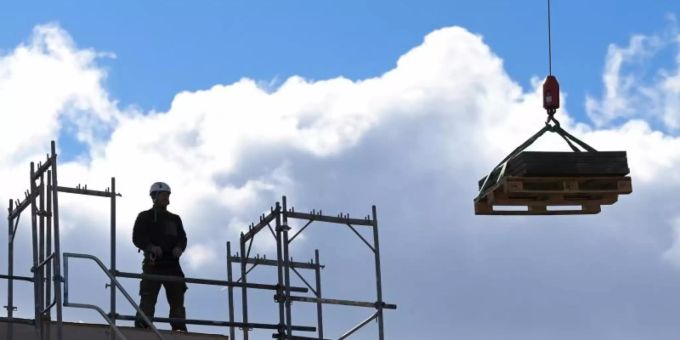 Im März gingen in der Baubrachne neue Bestellungen im Wert von 8,1 Milliarden Euro ein. Foto: Soeren Stache/dpa-Zentralbild/dpa Im März gingen in der Baubrachne neue Bestellungen im Wert von 8,1 Milliarden Euro ein. Foto: Soeren Stache/dpa-Zentralbild/dpa