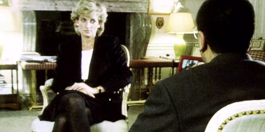 Prinzessin Diana im Gespräch mit dem BBC-Reporter Martin Bashir (1995).