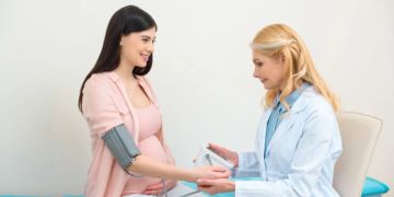 Frau Frauenarzt Blutdruck Liege