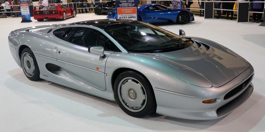 Der Jaguar XJ220 ist ein äussert schneller Flitzer.