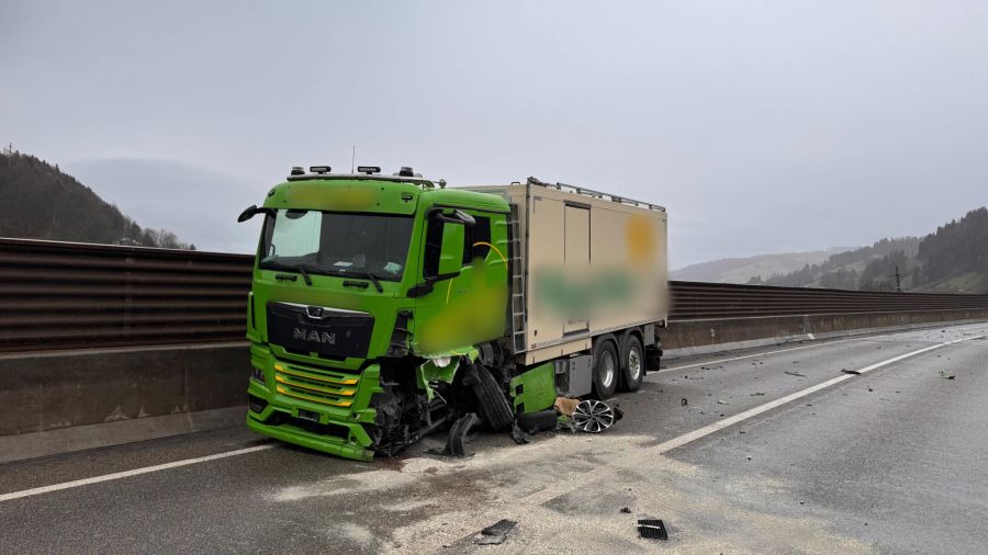 Der 52-jährige Lastwagenfahrer blieb unverletzt.