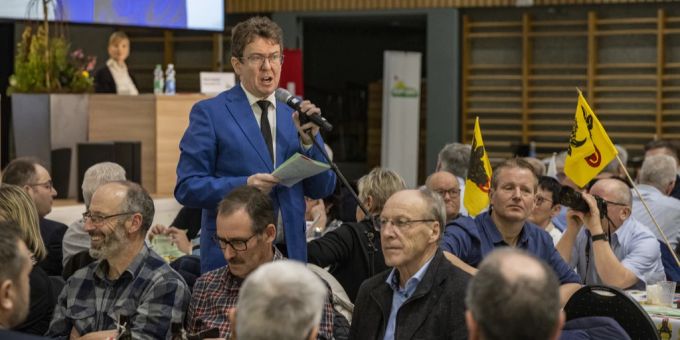 Parolen gefasst - SVP gegen 13. AHV-Rente und fürs Arbeiten bis 66