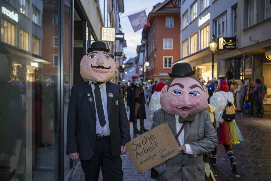 Kostümiert und mit viel Humor zogen die Fasnächtlerinnen und Fasnächtler durch die Luzerner Altstadt.