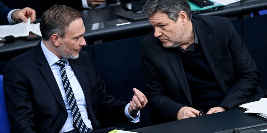 Christian Lindner und Robert Habeck auf der Regierungsbank im Bundestag.