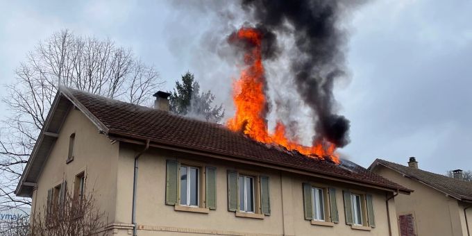 Rheinfelden AG - Feuer verwüstet Doppeleinfamilienhaus