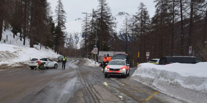 St. Moritz: Kollision auf Kreuzung. St. Moritz: Kollision