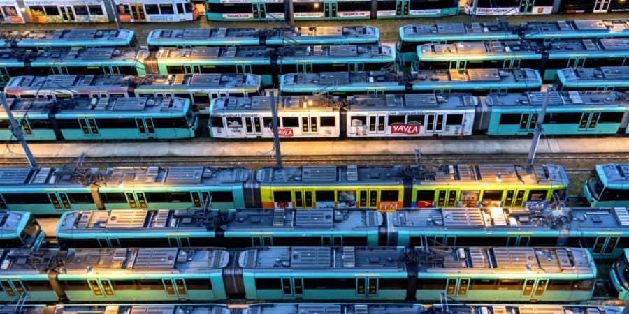 Züge der Frankfurter U-Bahn wurden während des Streiks in einem Depot parkiert.