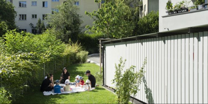 Im Zürcher Kreis 6 betreibt die Baugenossenschaft Frohheim (BGF) die Siedlung Brüderhofweg mit 293 Wohnungen und einer Kita. baugenossenschaft frohheim