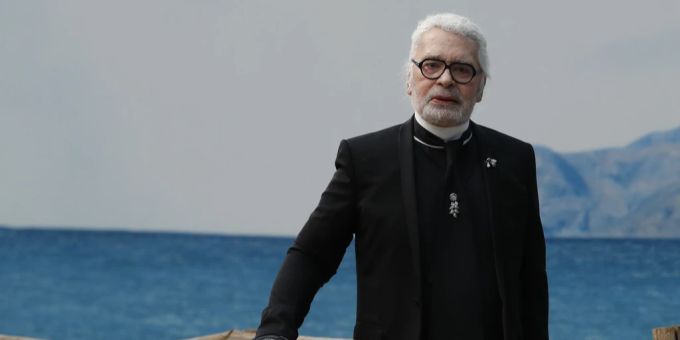 Modedesigner Karl Lagerfeld bei der Präsentation der Chanel Frühjahr/Sommer 2019 Prêt-à-porter-Modekollektion in Paris im Oktober 2018. karl lagerfeld
