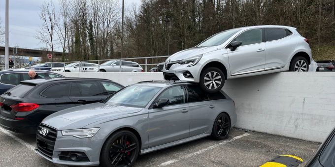 Würenlos-Rastplatz A1: Gas- mit Bremspedal verwechselt. Würenlos-Rastplatz A1
