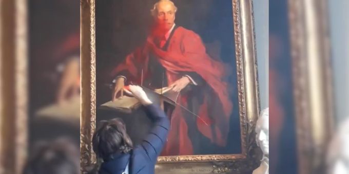 Pro-Palästina-Protest - Aktivisten beschädigen Gemälde in Cambridge