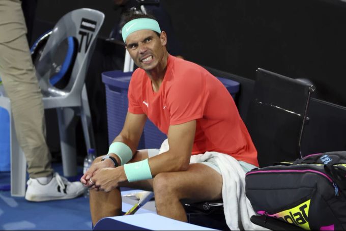Beim Comeback in Brisbane wurde Rafael Nadal erneut von einer Verletzung gestoppt. Rafael Nadal