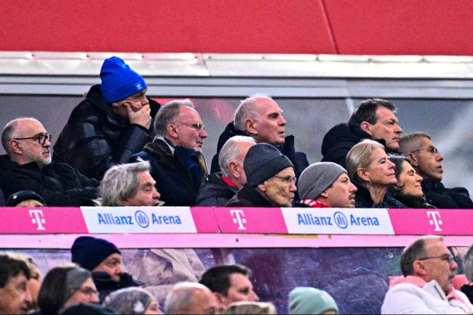 Bayerns früherer Vorstandsvorsitzender Karl-Heinz Rummenigge und Ehrenpräsident Uli Hoeness beim Spiel der Münchner gegen Leipzig. Bayern München
