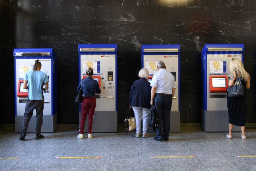 In der Schweiz fahren viele Menschen ohne gültiges Billett. Die «Alliance Swisspass» will deshalb die Strafen für Wiederholungstäter erhöhen, wie der «Tages-Anzeiger» berichtet. (Symbolbild)