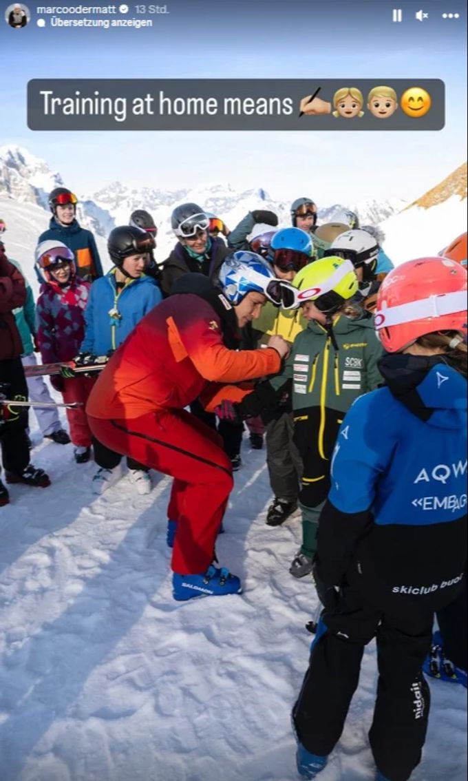 Hier erfüllt Marco Odermatt Autogrammwünsche in Engelberg. Marco Odermatt