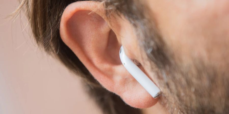 Viele Kopfhörer wie Airpods filtern die Hintergrundgeräusche raus.