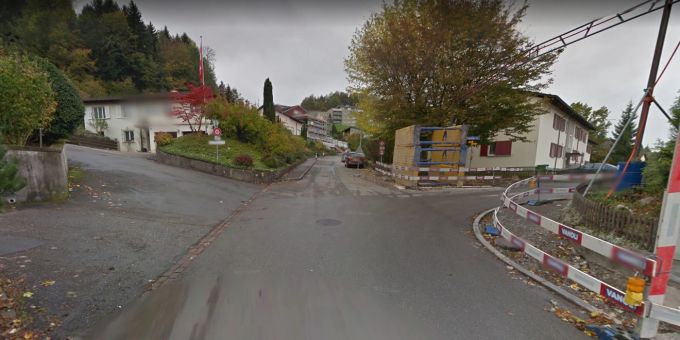 Tragischer Unfall in Thalwil ZH: Ein Velofahrer fährt die Dorfgasse entlang. Plötzlich kommt ein anderer aus der steil abfallenden Kühgasse. Das Opfer ist seither Tetraplegiker. thalwil ZH