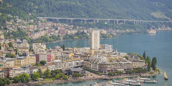 Sieben der acht Belle-Epoque-Schiffe der Genfersee-Schifffahrtsgesellschaft nahmen an der Parade vor Montreux teil. Sieben der acht Belle-Epoque-Schiffe der Genfersee-Schifffahrtsgesellschaft nahmen an der Parade vor Montreux teil.