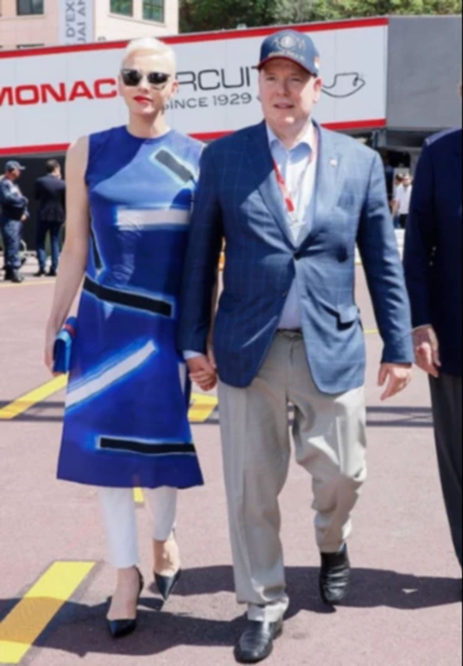 Charlène und Albert halten Händchen in Monaco.