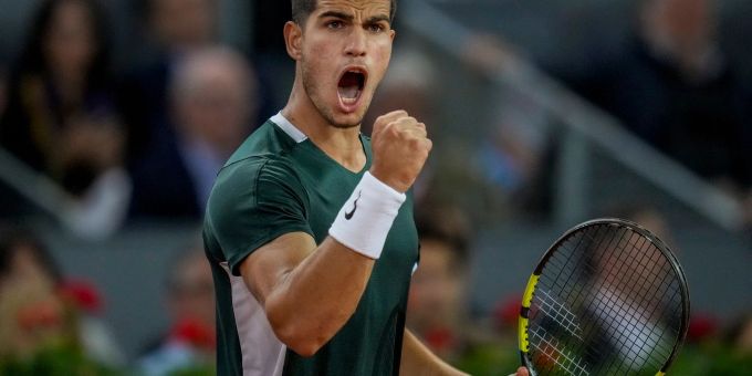 Carlos Alcaraz reist als Mitfavorit zu den French Open. Carlos Alcaraz reist als Mitfavorit zu den French Open.