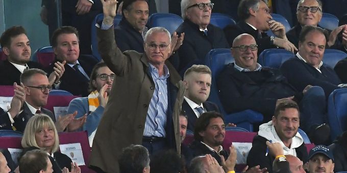 Trainer-Legende Claudio Ranieri bedankt sich bei den Fans. Trainer-Legende Claudio Ranieri bedankt sich bei den Fans.