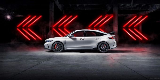 Zum Themendienst-Bericht vom 21. Juli 2022: Japanisches Sportstudio: Der dynamische Civic Type R soll Anfang nächsten Jahres auf den Markt kommen. type r