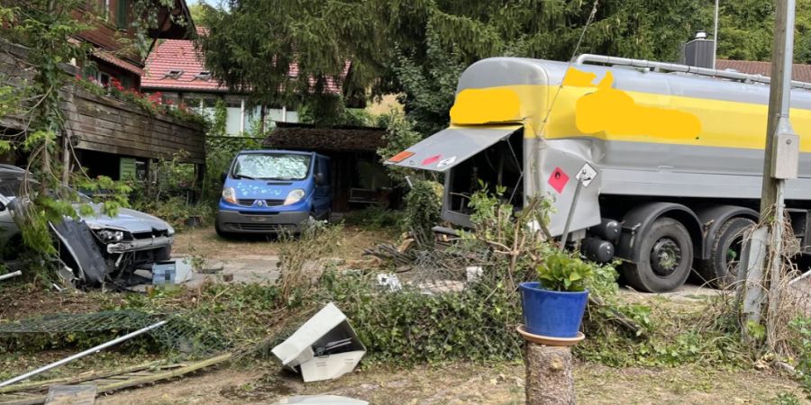 Schaffhausen: Tanklastwagen rollt unkontrolliert davon