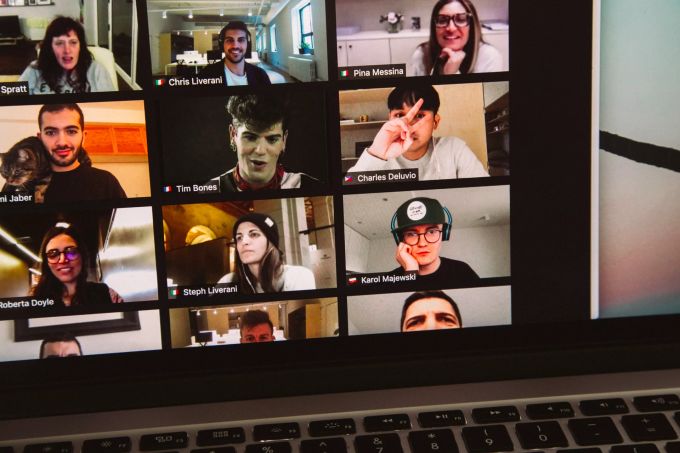 Online Meetings gehören seit der Coronapandemie zum Alltag. Online Konferenz