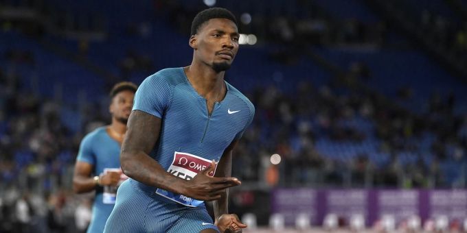 Fred Kerley aus den USA jubelt nach seinem Sieg im 100-Meter-Lauf der Männer beim Diamond League Golden Gala Leichtathletik-Meeting im Olimpico-Stadion in Rom. fred kerley