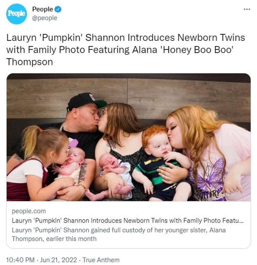 Alana Thompson mit ihrer Schwester und deren vier Kindern.