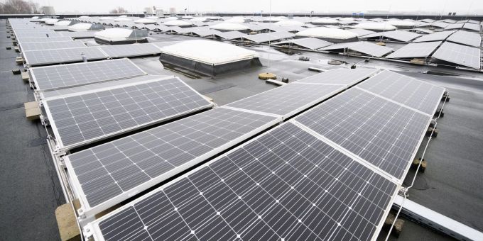 Eine Photovoltaik-Anlage. Nur rund vier Prozent der Gebäude im Bundesbesitz haben Solaranlagen auf dem Dach. Eine Photovoltaik-Anlage. Nur rund vier Prozent der Gebäude im Bundesbesitz haben Solaranlagen auf dem Dach.