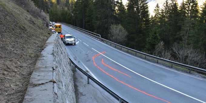 Klosters GR: Anhänger kollidiert mit Personenwagen Klosters GR: Anhänger kollidiert mit Personenwagen
