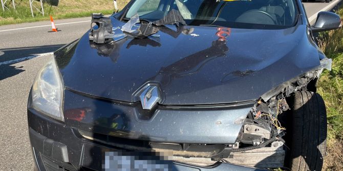 Die Autofahrerin wurde unbestimmt verletzt.