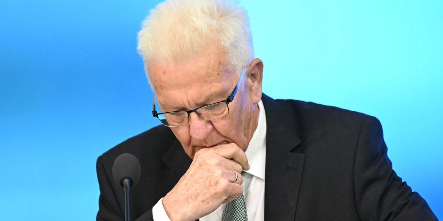 Corona-Demonstranten zogen direkt vor sein Wohnhaus: Winfried Kretschmann (Bündnis 90/Die Grünen), Ministerpräsident von Baden-Württemberg.