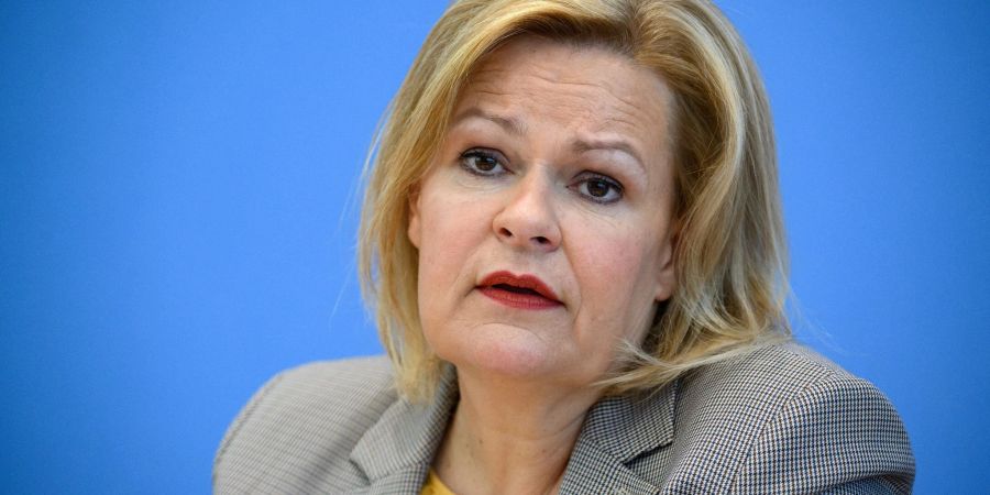 Innenministerin Nancy Faeser (SPD) will für eine unkomplizierte Aufnahme von in ihrem Land gefährdeten Russinnen und Russen sorgen.