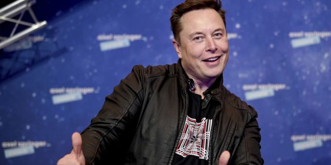 Reichster Mann - Tesla-Boss Elon Musk schläft bei Freunden auf Sofa