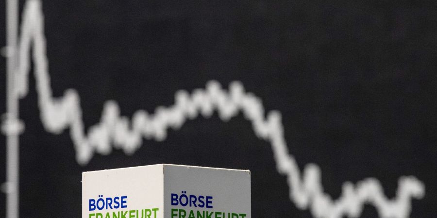 Eine DAX-Kurve im Handelssaal der Deutschen Börse in Frankfurt. Die Deutsche Börse verspricht ihren Aktionären weiteres Wachstum.