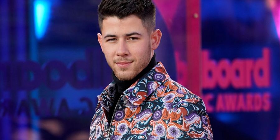Der Sänger Nick Jonas erzählt im US-Fernsehen von seinen Vaterfreuden.
