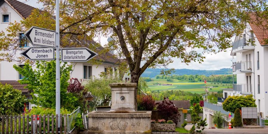 Dorfbrunnen am Chileweg in Oberlunkhofen im Kanton Aargau.