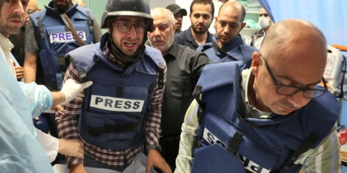 Journalisten nach den tödlichen Schüssen auf eine Reporterin Journalisten nach den tödlichen Schüssen auf eine Reporterin